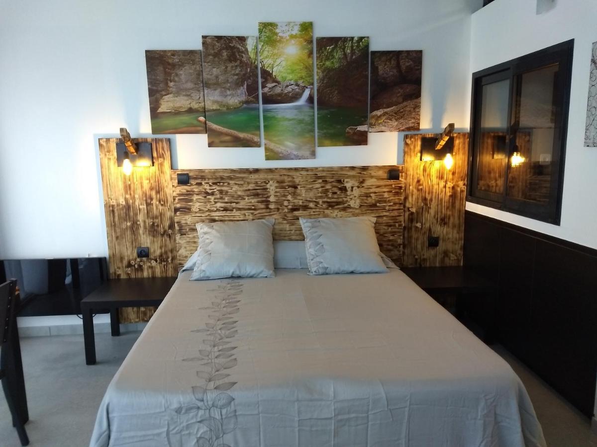 Les Terrasses De Valensole Bed & Breakfast Екстериор снимка